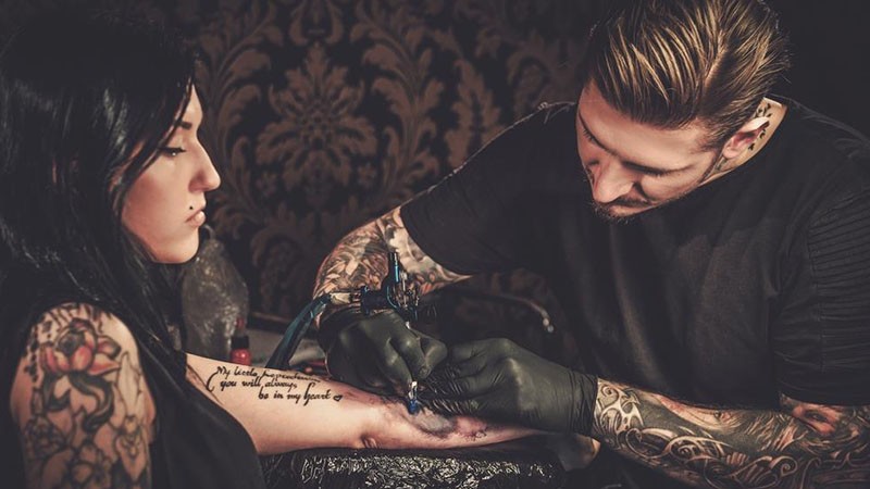 35 cele mai bune idei de tatuaje pentru barbati in 2020