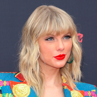 taylor swift with a modern shag haircut