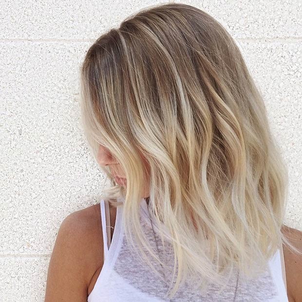 coafura lunga texturata bob cu balayage blond